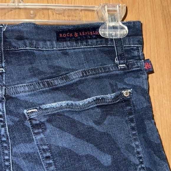 8/$25 Rock & Republic Blue Camo Pattern shorts size 6 bumpershoot - Picture 6 of 6